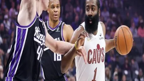 米兰新总监或弃阿莱格里，瞄准前西班牙国脚，年轻教头有望掌舵红黑军团